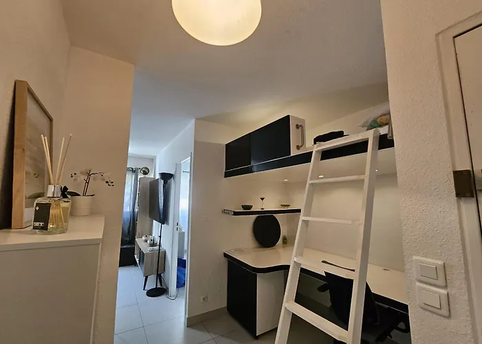 T2 With Shared Pool In アパート *